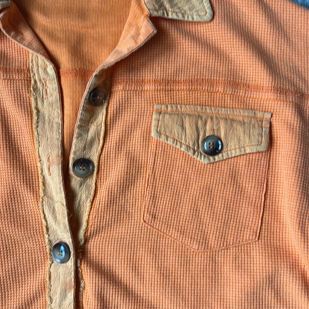 New In Boxy Button Down - Picture 3 of 4